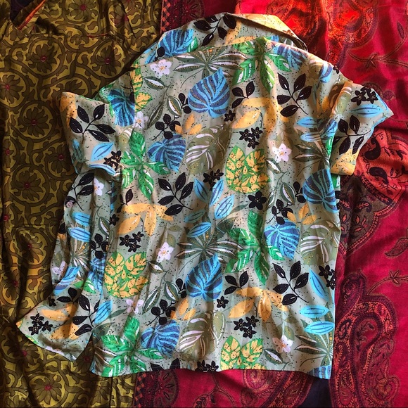 Retro Floral Button Up - Picture 7 of 8